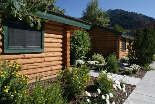 Lodge Flying Saddle Resort And Steak House