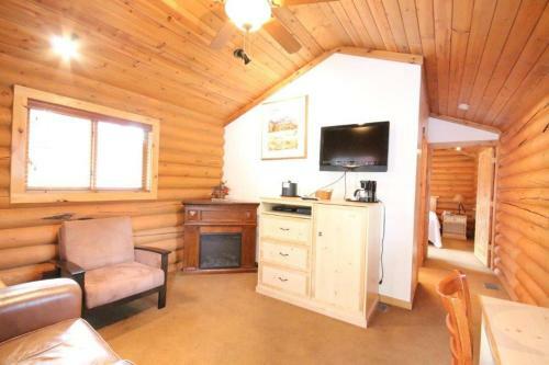 Lodge Flying Saddle Resort And Steak House
