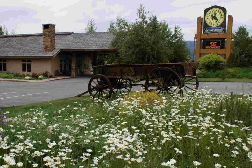 Lodge Flying Saddle Resort And Steak House