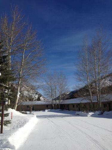Lodge Flying Saddle Resort And Steak House