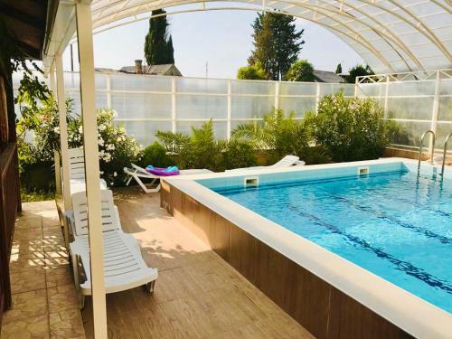 Hostal Kristall Guest House