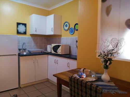 Hostal Amzee Bokmakierie Guest House