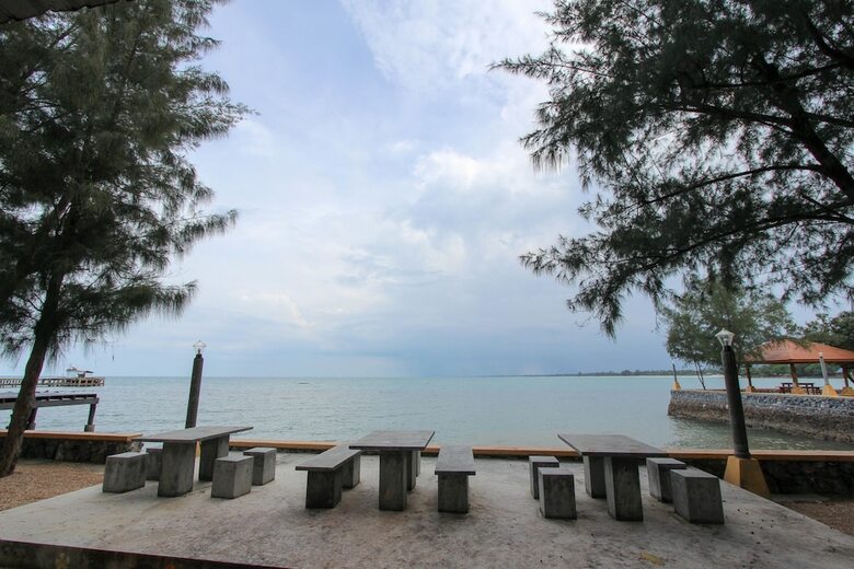 Hotel Issara Beach Resort