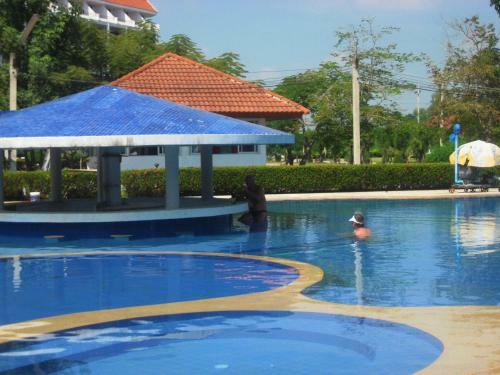 Hotel Cha-am Royal Beach