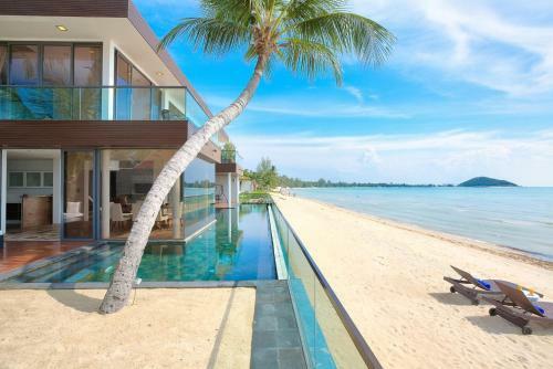 Villa U - Beachfront Haven