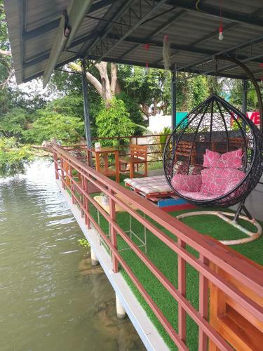 Hostal Aroonsri Thara