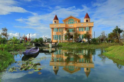 Love Lake Castle