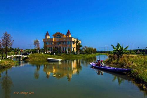 Love Lake Castle