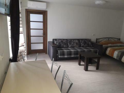 Apartamento 2-kh Komnatnaia Kvartira