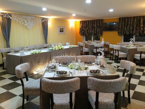 Amber Hotel & Cafe