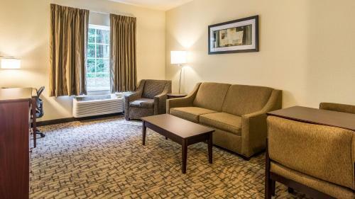 Cobblestone Hotel & Suites - Greenville