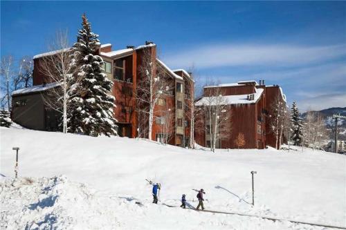 West Condominiums - W3533