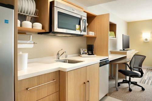 Hotel Home2 Suites By Hilton Milwaukee Brookfield