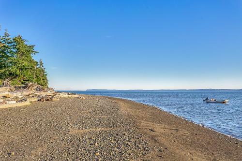 Beach And Boulevard Bungalow On Sundin Beach