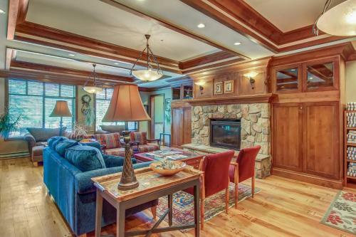Powderhorn Lodge 107: Columbine Suite