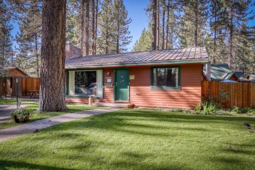 Spruce Grove Bear's Den Cabin
