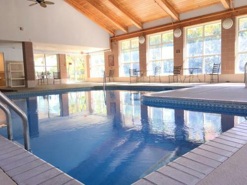 Hotel Norwood Inn And Suites Chaska
