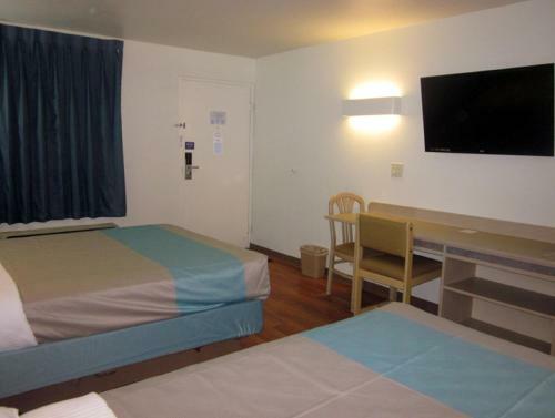 Hotel Motel 6 Brownsville Bells