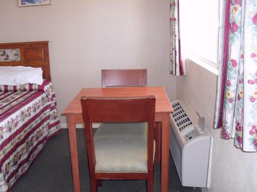Motel Budget Inn Of Boron