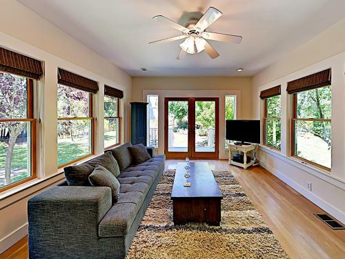 Alexander Valley Estate In The Vineyards Home