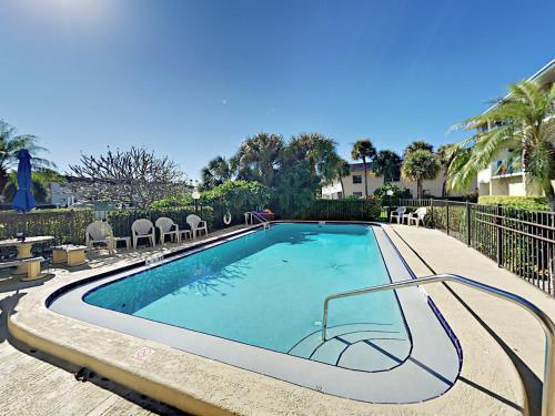 Apartamento 11650 Capri Circle South Condo Unit 104