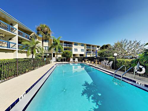Apartamento 11650 Capri Circle South Condo Unit 104