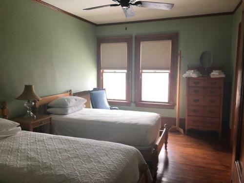 Bed & Breakfast The 1906 House And Carriage Barn