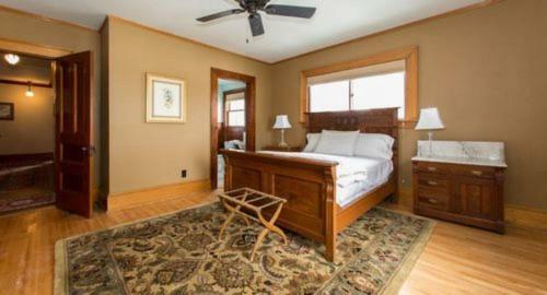 Bed & Breakfast The 1906 House And Carriage Barn
