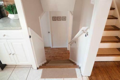 Beautiful Home! 25 Minutes To Downtown Chicago
