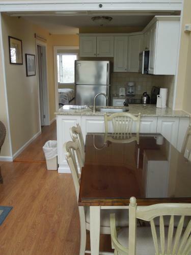 Hotel Windward Shores