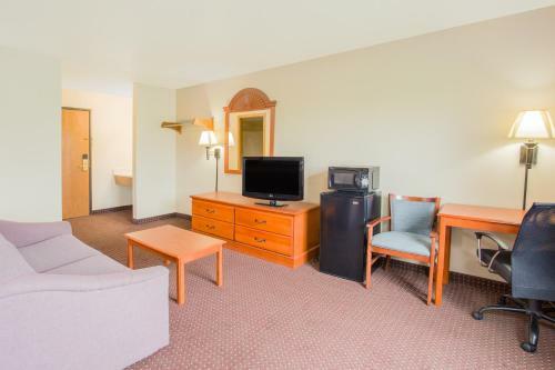 Hotel Super 8 By Wyndham Waverly