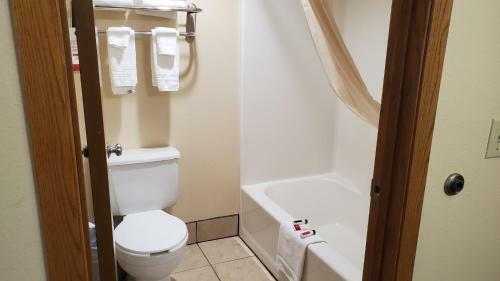 Hotel Super 8 By Wyndham Waverly