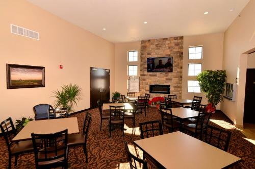 Hotel Cobblestone Inn & Suites - Holstein