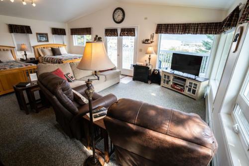 Bears Den B&B And Lodging
