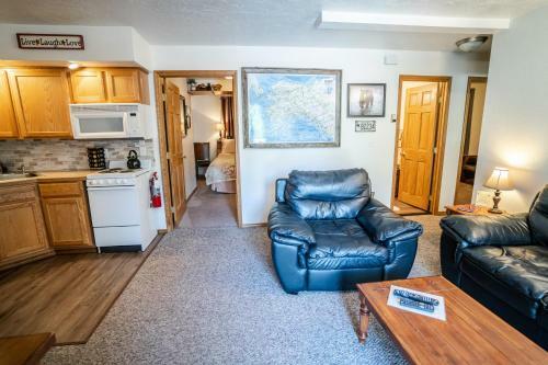 Bears Den B&B And Lodging