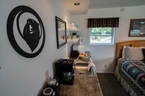 Bears Den B&B And Lodging