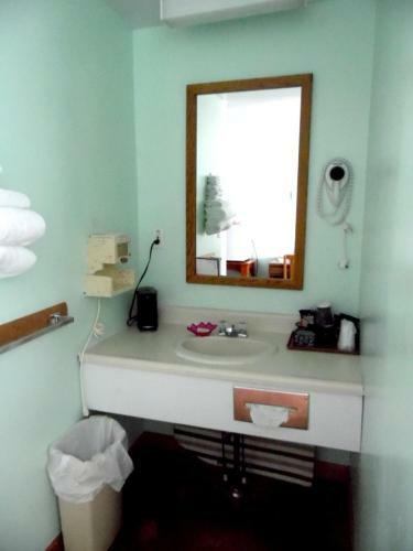 Redclyffe Shore Motor Inn