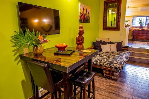 Nomads Hotel