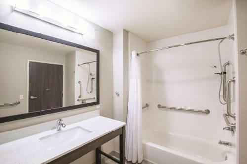Hotel La Quinta By Wyndham Tulsa Broken Arrow