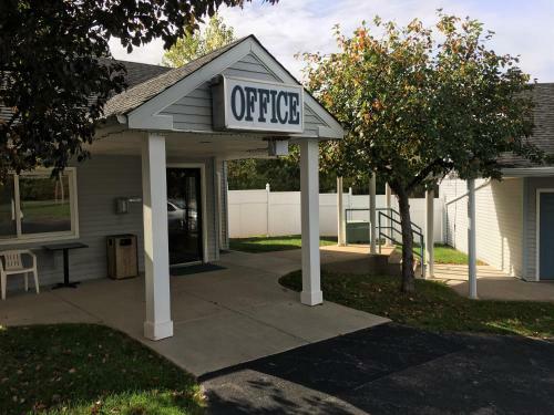 Dollinger's Motor Inn