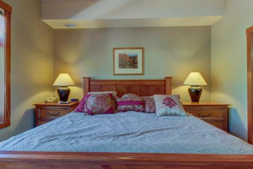 Eagle Springs East 101: Red-wing Suite