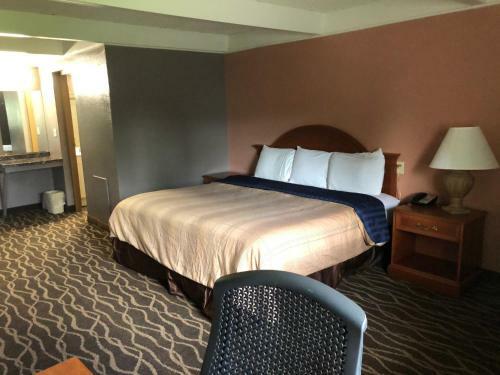 Hotel Economy Inn North Randall
