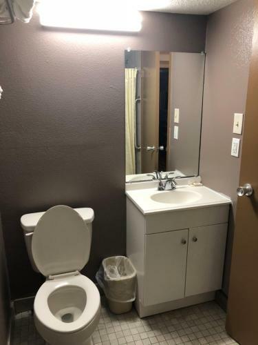 Hotel Economy Inn North Randall