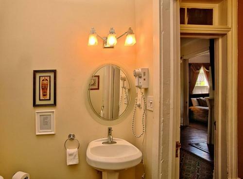 3 Bedroom Victorian Stunner On Forsyth Park