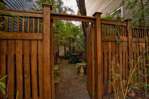 3 Bedroom Victorian Stunner On Forsyth Park