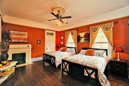 3 Bedroom Victorian Stunner On Forsyth Park