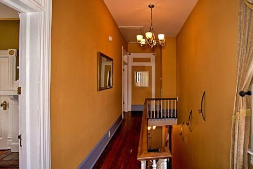 3 Bedroom Victorian Stunner On Forsyth Park