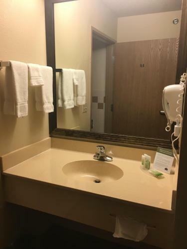 Hotel Americinn By Wyndham Monmouth