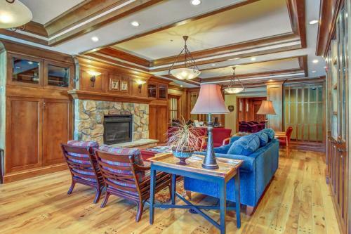 Eagle Springs East 107: Lady Fern Suite