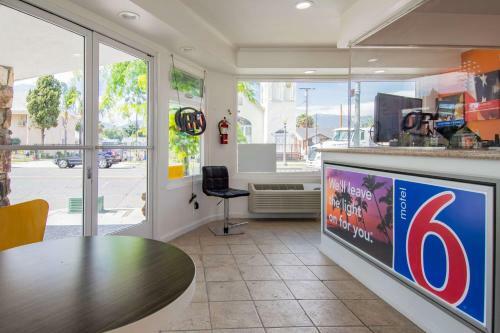 Hotel Motel 6 San Bernardino, Ca - Downtown